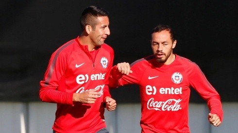 Mauricio Isla y Marcelo Díaz entrenando en la selección