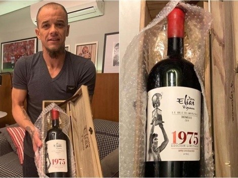 Don Elías le regala su vino a D'Alessandro