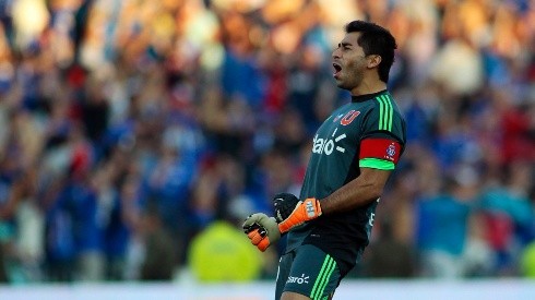 Johnny Herrera grita a todo pulmón en el clásico que Universidad de Chile goleó 5-0 a Colo Colo