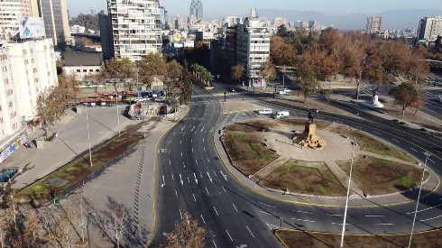 Las calles de Santiago debiesen tener poca circulación de vehiculos esta última semana de mayo.