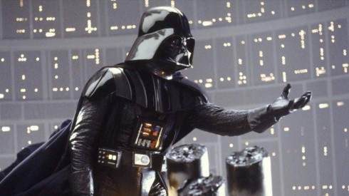 Vader era interpretado por David Prowse, quien interactuaba con Mark Hamill en las filmaciones. Pero la voz del icónico personaje de "El Imperio Contraataca" es de James Earl Jones.