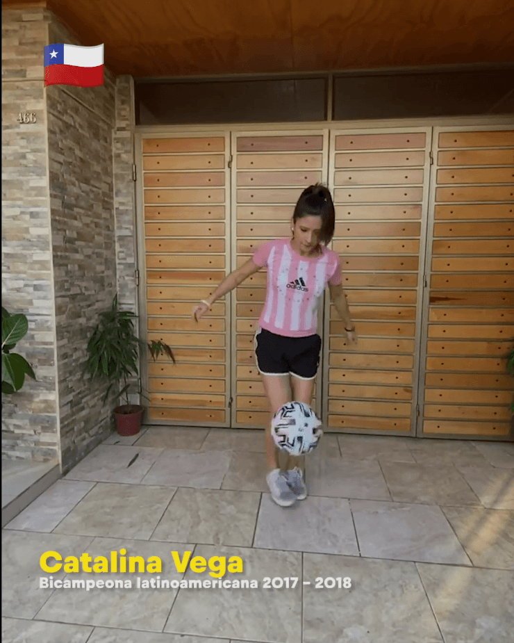 Catalina Vega es la bicampeona latinoamericana de fútbol freestyle en los años 2017 y 2018, además de formar parte de “Messi 10”, obra del Cirque du Solei en torno a Lionel Messi.