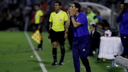 Mario Salas dirigiendo a Sporting Cristal, en su primer paso por Perú