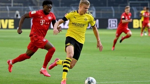 Alphonso Davies impresionó con su velocidad persiguiendo a Haaland en el clásico alemán entre Bayern Múnich y Borussia Dortmund