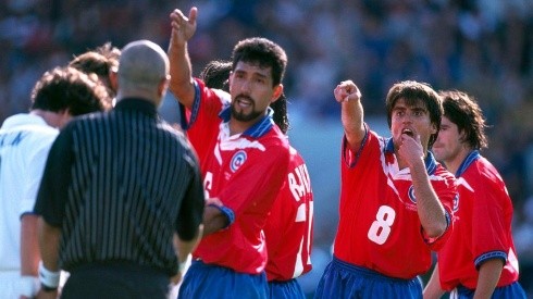 Clarence Acuña junto a Pedro Reyes ante Italia en el Mundial