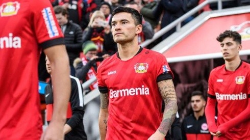 Charles Aránguiz buscará revancha de la última derrota para seguir en la parte alta de la Bundesliga.