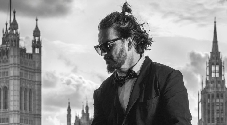 Ricardo Arjona concibió su nuevo trabajo discográfico en el Reino Unido.