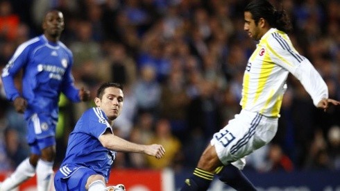 Claudio Maldonado jugando contra Chelsea en la Champions