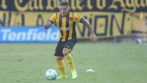 Bravo juega en Peñarol de Uruguay