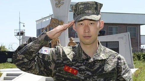 Son Heung-Min en el servicio militar