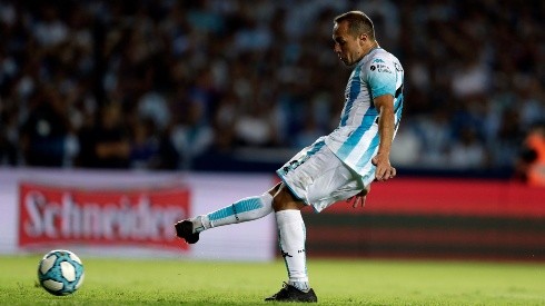 Marcelo Díaz convierte el gol del triunfo ante Independiente