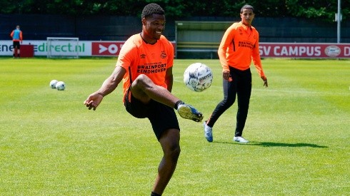 Denzel Dumfries en los entrenamientos del PSV