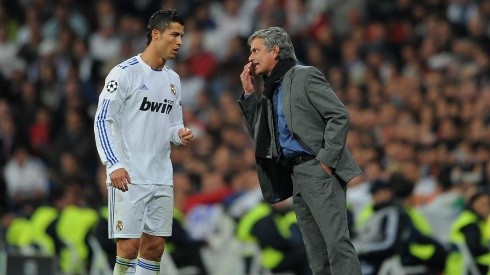 Mourinho le da instrucciones a Cristiano Ronaldo cuando ambos estaban en el Real Madrid