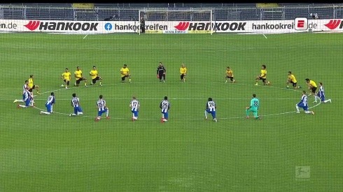 El Dortmund y Hertha dedicaron un minuto de silencio por George Floyd y contra el racismo.