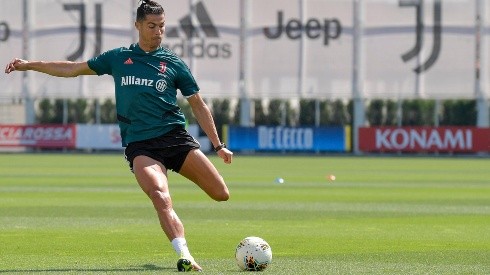 El portugués Cristiano Ronaldo fue captado entrenando con botines modificados al estilo del rugby para mejorar el grip e incrementar su velocidad