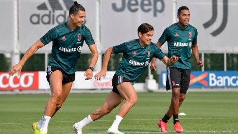 Cristiano Ronaldo y Paulo Dybala entrenando en Turín