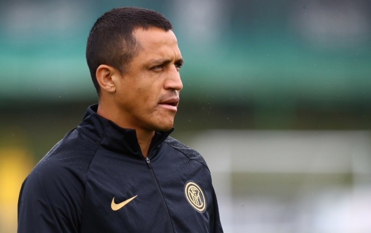 Alexis Sánchez no aparece considerado en la titularidad para el duelo Napoli-Inter