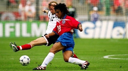 Fabián Estay jugando contra Austria en el Mundial de Francia 1998