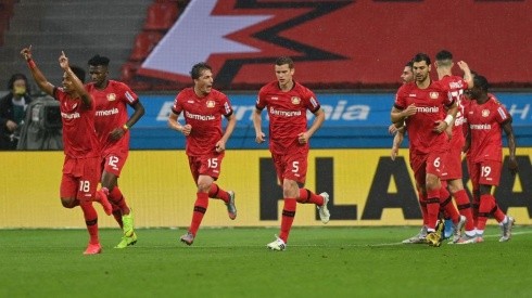 Bayer Leverkusen ganó un partido clave con Charles Aránguiz como titular