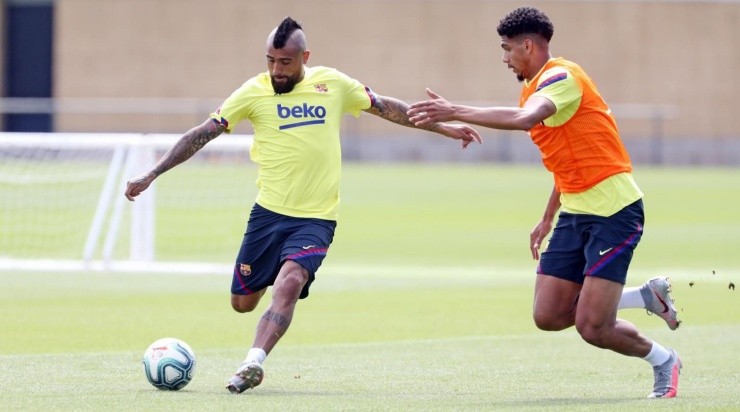 Arturo Vidal se proyecta entre los titulares para el encuentro en que Barcelona visitará a Sevilla este viernes (FC Barcelona)