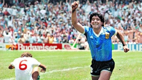 Maradona le dio un baile a los ingleses