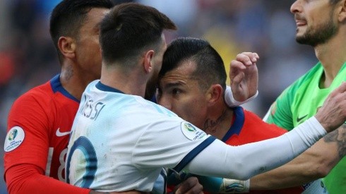Medel y Messi tuvieron un fuerte encontrón en la última Copa América
