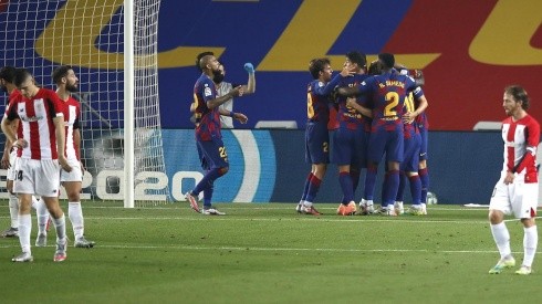 Barcelona festeja el gol de Rakitic.