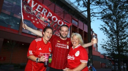 Los hinchas de Liverpool celebran el título