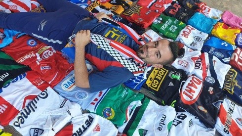 Carlos Salom saca a relucir su colección de camisetas