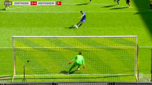 El penal del Hoffenheim ante el Borussia Dortmund da la vuelta al mundo