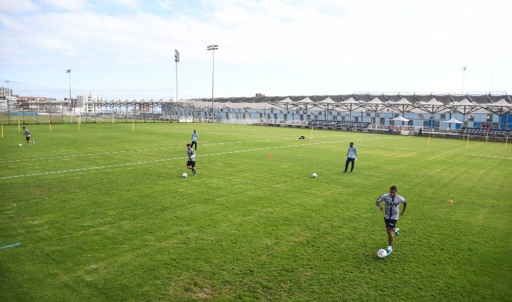 Club Deportes Antofgasta volvió a entrenar hace algunas semanas en el estadio Luis Calvo y Bascuñán, hasta que desde el Ministerio de Salud declararon a la comuna de Antofagasta en cuarentena por el aumento de casos.