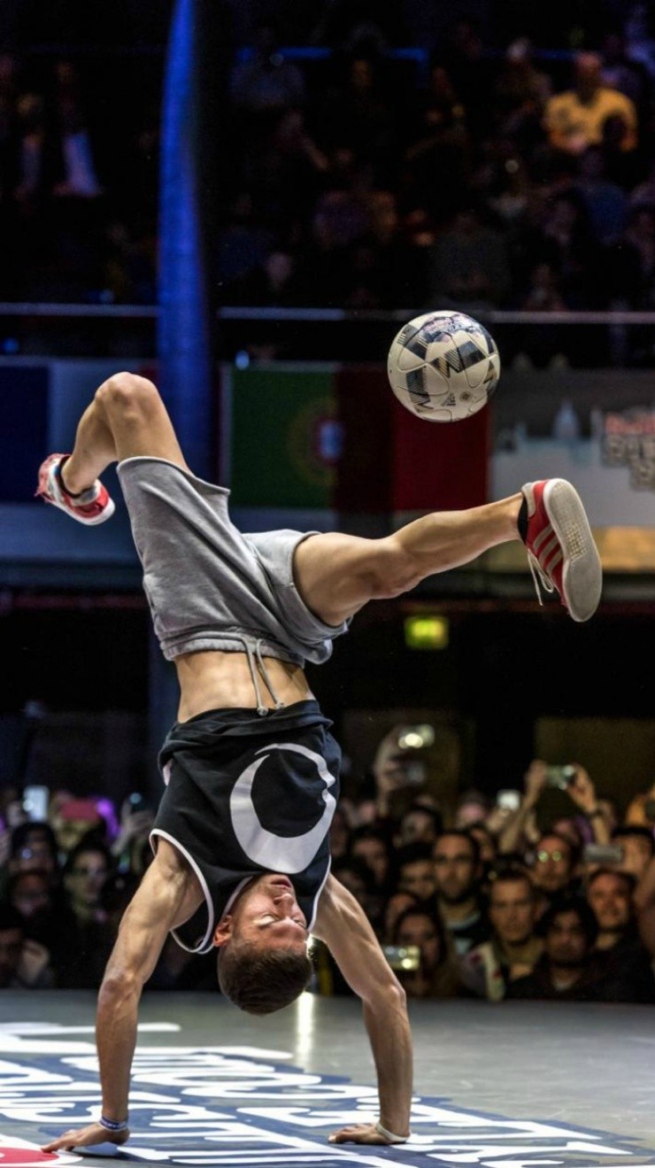Dos veces campeón mundial, también campeón en Latinoamérica y Argentina es solo parte del currículum de Charly Iacono, quien nos acompañó en el cierre del Red Bull Street Style en RedGol.