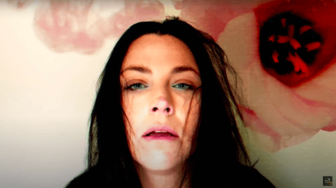 Una captura de "The Game is Over", de Evanescence.