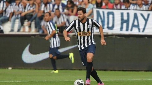 Claudio Pizarro con la camiseta de Alianza Lima