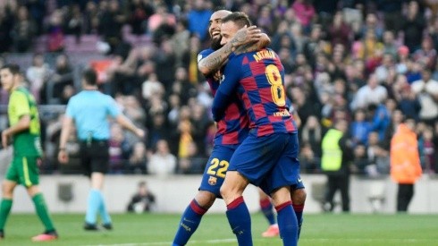 Arthur no viaja con el Barcelona y Vidal se perfila como titular