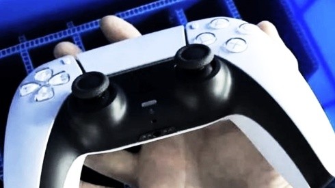 El control sería un poco más grande que el de PlayStation 4.
