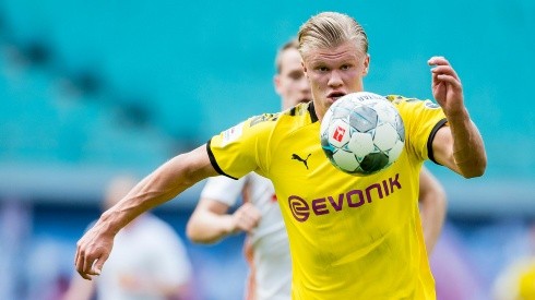 El delantero del Borussia Dortmund se encuentra en Noruega pasando sus vacaciones, y hace pocos días fue expulsado a empujones de una discoteca.