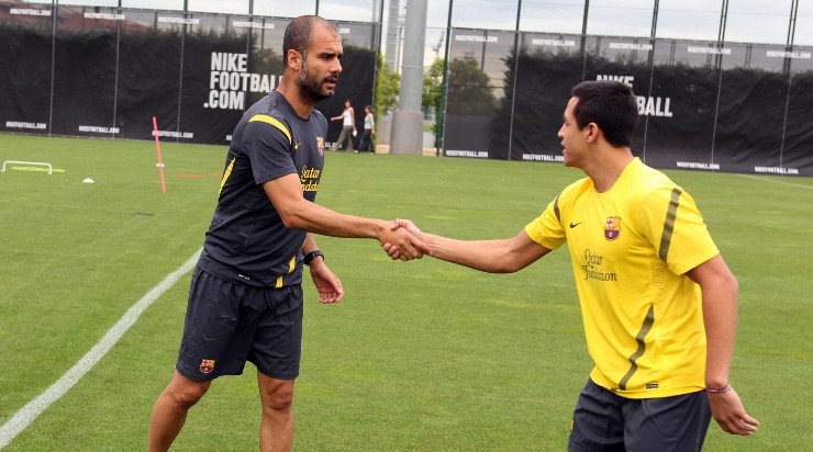 Pep Guardiola entrenó a Alexis Sánchez en 2011 con Barcelona y quiso reencontrarse con él en 2017 y 2018 (Agencia Uno)