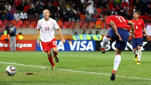Momento en que Mark González le dio el triunfo a la Roja sobre Suiza en Sudáfrica 2010.