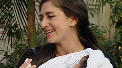 La actriz Ximena Rivas compartió en sus redes sociales la identidad de la pequeña que sostuvo en brazos durante la teleserie Aquelarre.