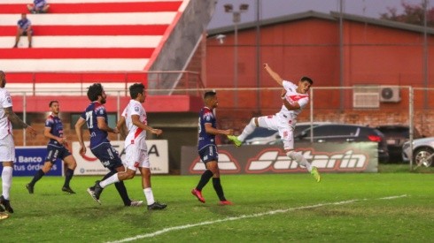 River y Nacional en el regreso del fútbol en Paraguay.