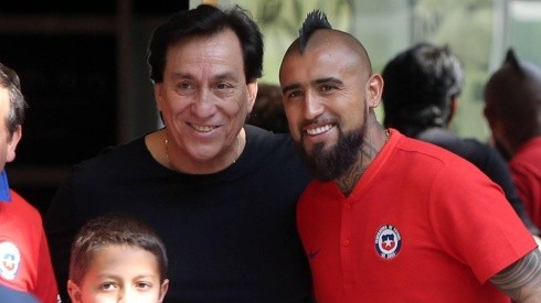Roberto Rojas junto a Arturo Vidal en la última Copa América