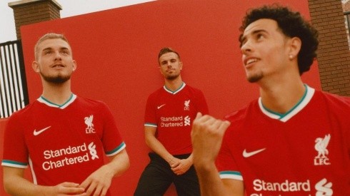 Liverpool presenta su nueva camiseta marca Nike