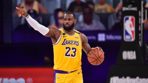 LeBron James lidera a Los Angeles Lakers en el regreso de la temporada de la NBA.