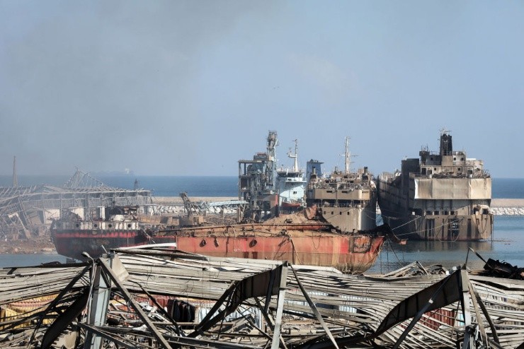 Los barcos que se encontraban en el puerto de Beirut, Líbano, también sufrieron un enorme daño. Foto: Getty Images.