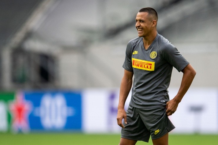 Alexis Sánchez formaría parte de la banca de suplentes para el encuentro de este lunes por la Europa League, ante el Bayer Leverkusen de Charles Aránguiz, quien se encuentra suspendido por tarjetas amarillas.