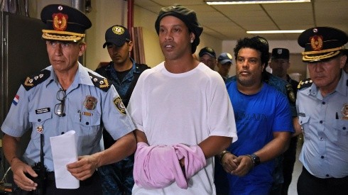 Ronaldinho detenido en Paraguay