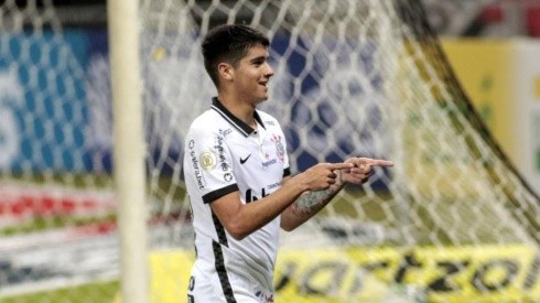 Ángelo Araos convierte ante el Atlético Mineiro