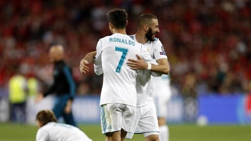 Ronaldo y Benzema festejando la Champions con el Real Madrid