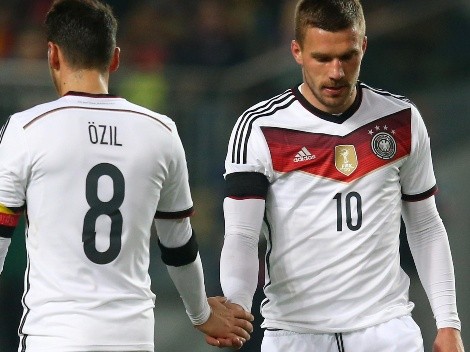 Podolski saca las garras en defensa de Mesut Ozil